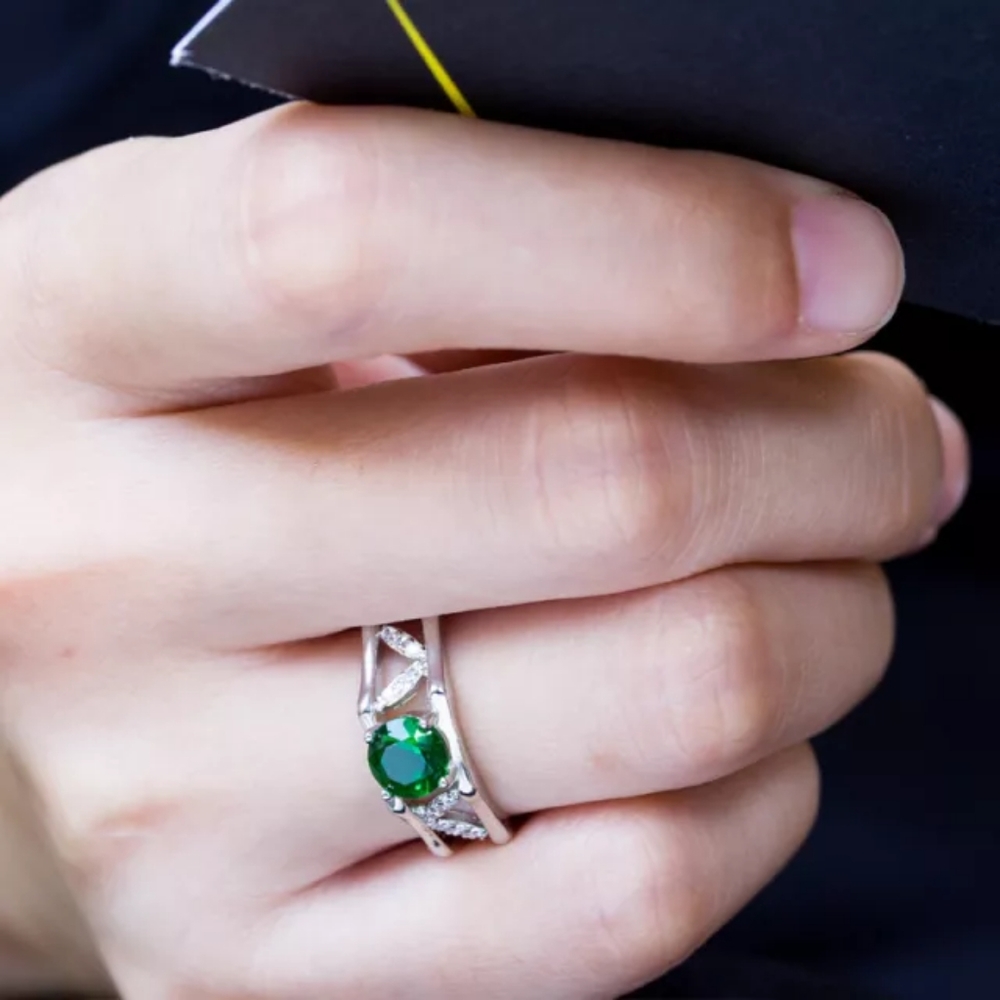 New 925 Silver Leaf Emerald Eternity Ring - Picture 5 of 5